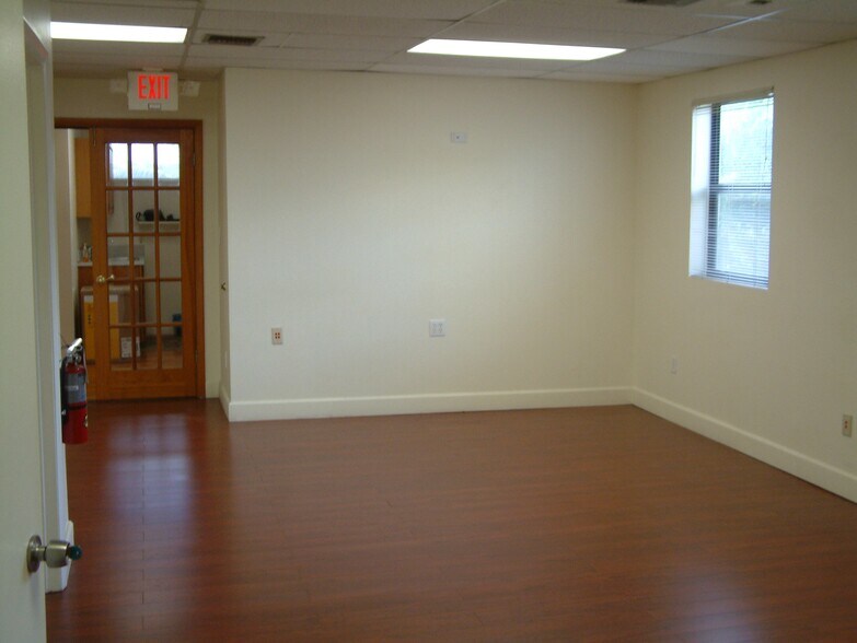 More Photos Of 2699 Stirling Rd, Fort Lauderdale Medical For Lease