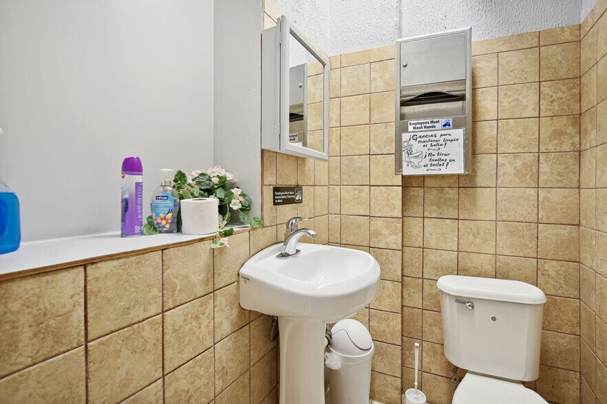 More Photos Of 3209 Mt Pleasant St NW, Washington Restaurant For Sale