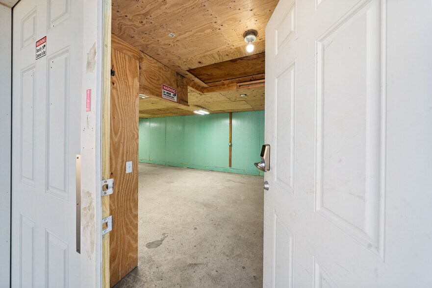 More Photos Of 40 Amboy Rd, Old Bridge Flex For Sale