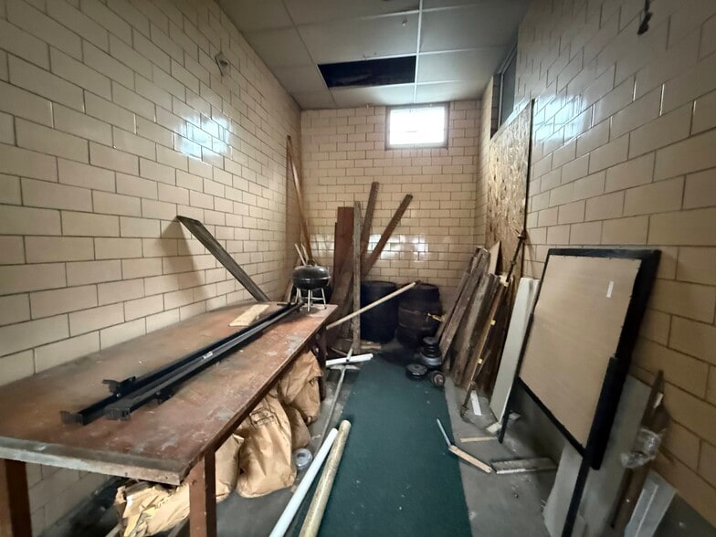 More Photos Of 836 S Mill St, New Castle Storefront Retail Residential For Sale