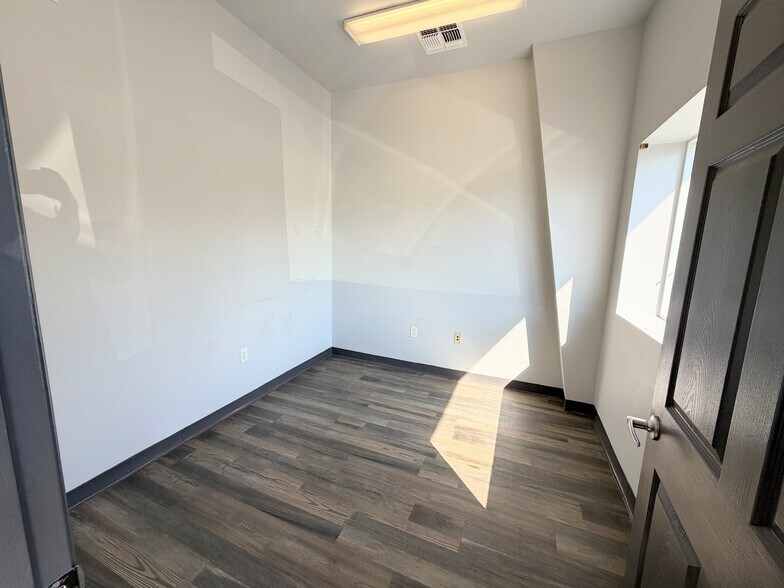 More Photos Of 16547 US Highway 19, Hudson Showroom For Lease