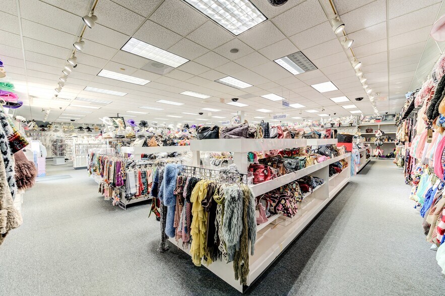 More Photos Of 9345 Olive Blvd, Saint Louis General Retail For Sale