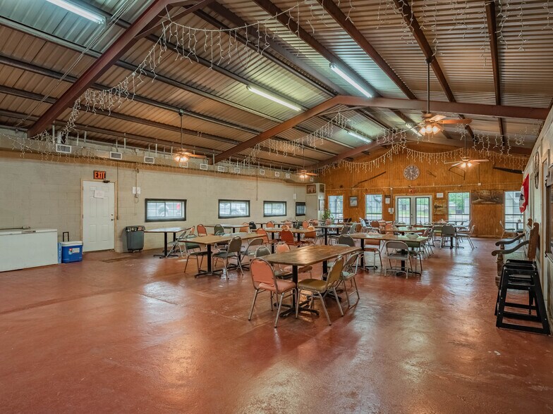 More Photos Of 424 N Texas St, De Leon Restaurant For Sale