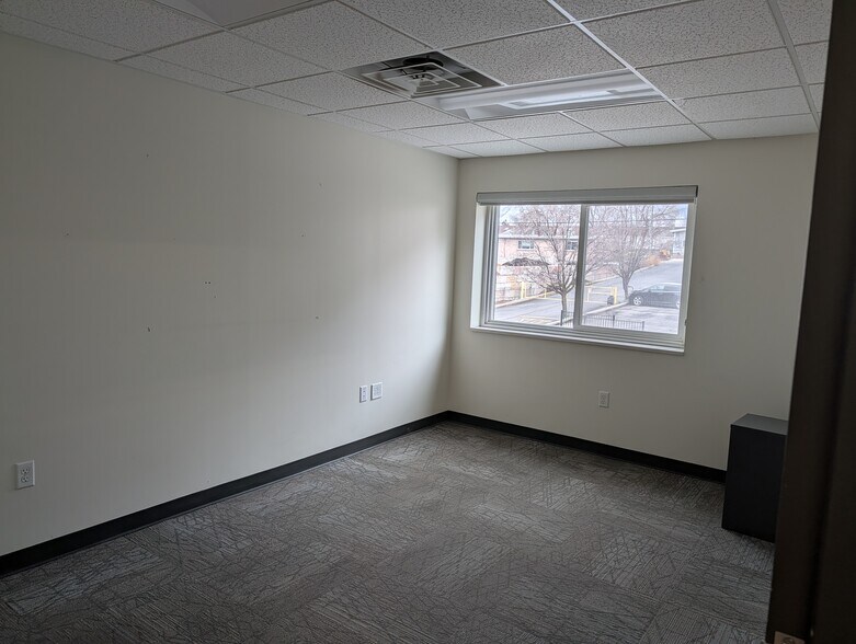 More Photos Of 4694-4696 S 200 W, Salt Lake City Light Manufacturing For Lease