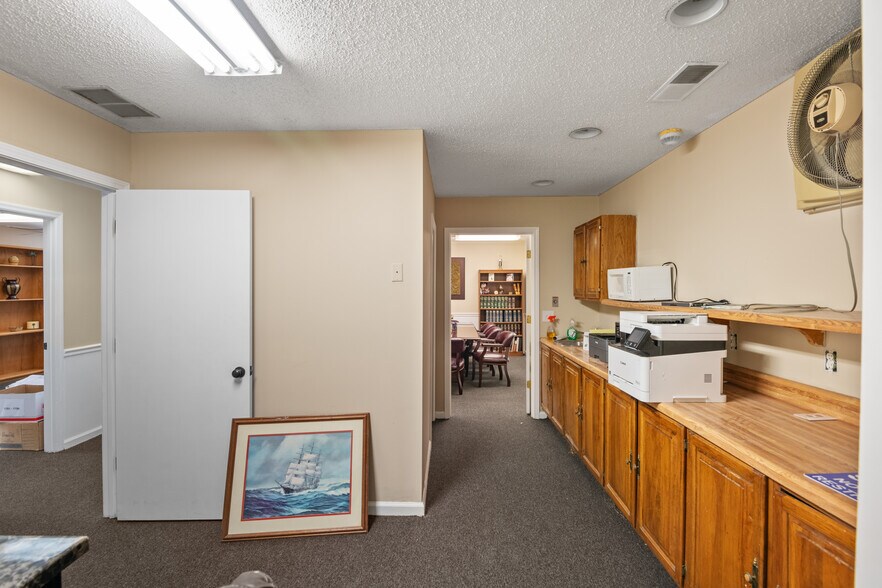 More Photos Of 123 Lawand Dr, Columbia Office Residential For Sale