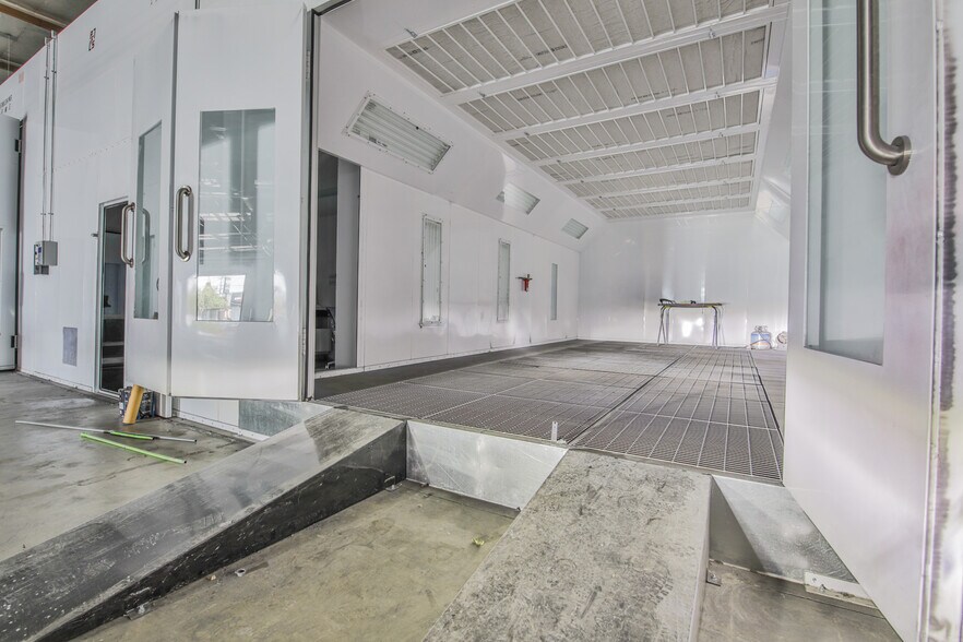 More Photos Of 9130 Glenoaks Blvd, Sun Valley Manufacturing For Lease