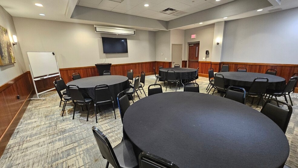 More Photos Of 8520 Baymeadows Rd, Jacksonville Hotel For Sale