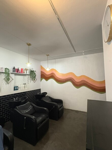 More Photos Of 537 SW 12th Ave, Portland Storefront For Lease