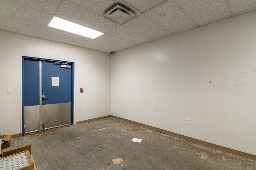 More Photos Of 201 W 5th St, Bonham Medical For Sale
