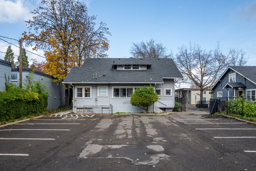 More Photos Of 990 W 7th Ave, Eugene Office For Sale