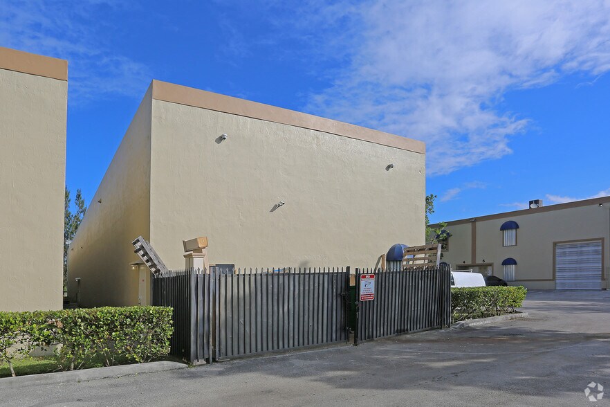 More Photos Of 10820 NW 138th St, Hialeah Warehouse For Lease