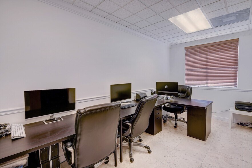 More Photos Of 5220 S University Dr, Davie Office For Sale