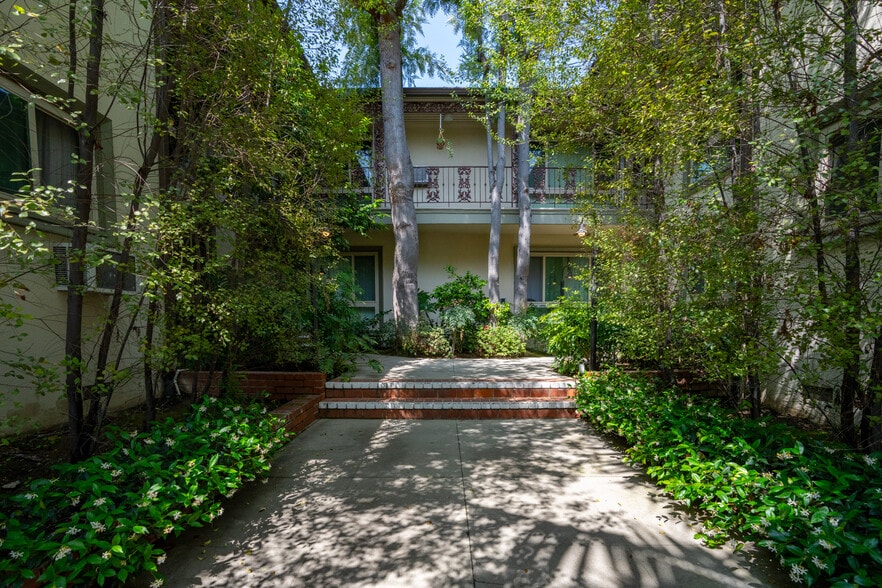 More Photos Of 1633 N Laurel Ave, Los Angeles Apartments For Sale