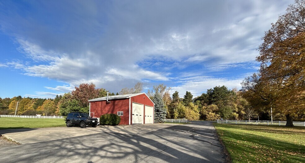 More Photos Of 6810 E Seneca Tpke, Jamesville Specialty For Sale