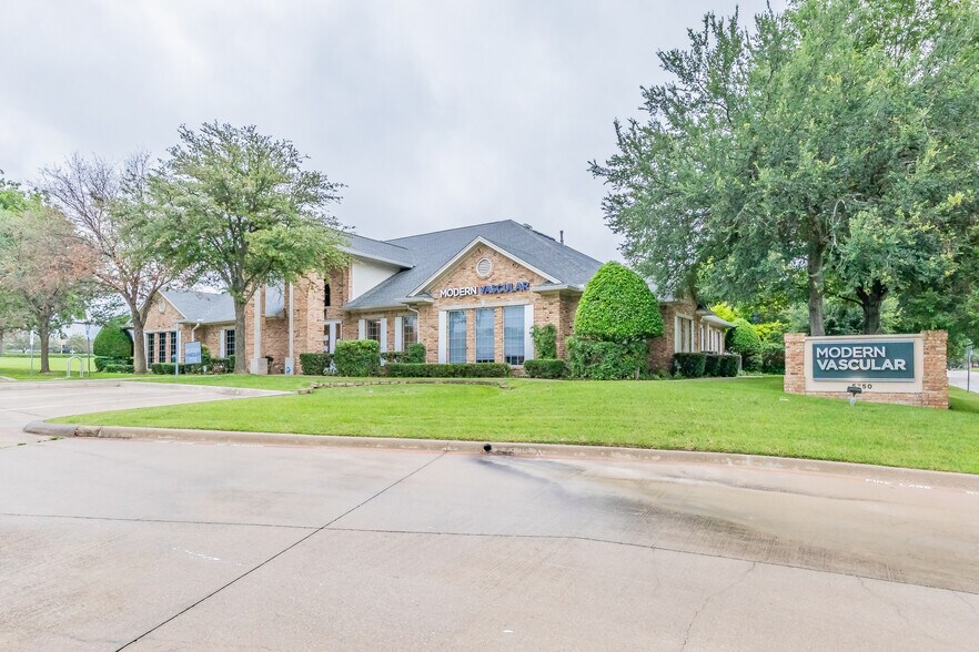 More Photos Of 5750 Stratum Dr, Fort Worth Medical For Sale