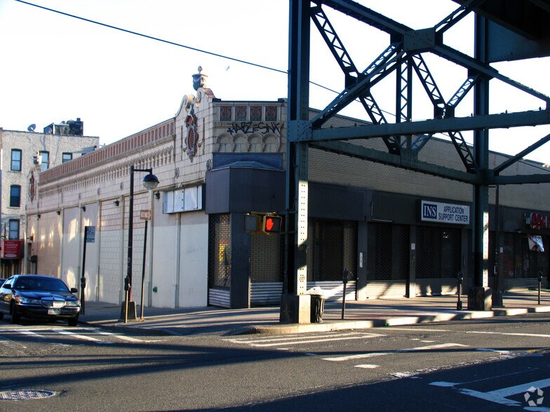 More Photos Of 6327 Roosevelt Ave, Woodside Storefront Retail Residential For Lease