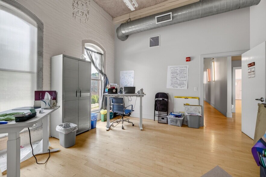 More Photos Of 420 Park St, Housatonic Flex For Sale