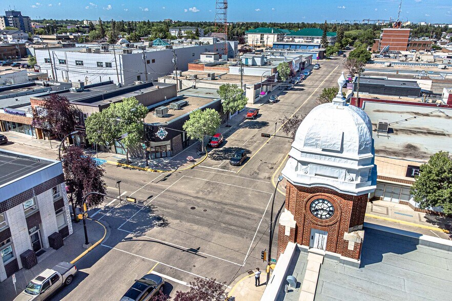 More Photos Of 4916 50 Av, Lloydminster General Retail For Lease