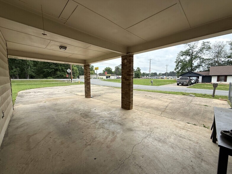 More Photos Of 608 S Pine St, Cabot Flex For Sale