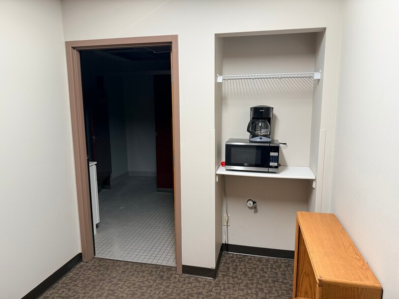 More Photos Of 1001 Arboretum Dr, Waunakee Flex For Lease