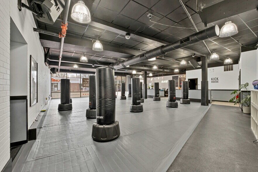 More Photos Of 4725 N Western Ave, Chicago Apartments For Lease