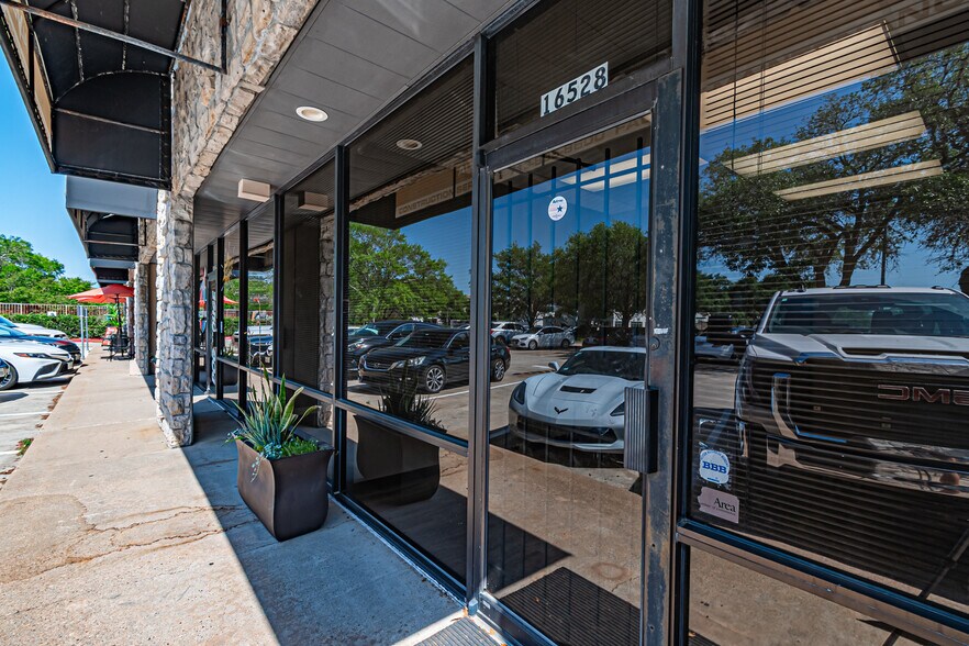 More Photos Of 16522-16536 Park Row, Houston Light Distribution For Lease