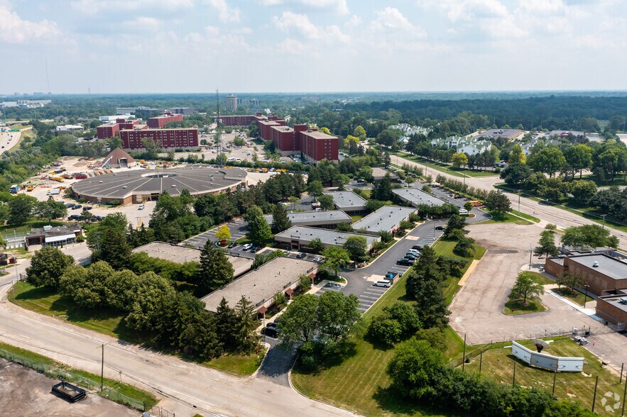 More Photos Of 27650-27652 Franklin Rd, Southfield Unknown For Lease