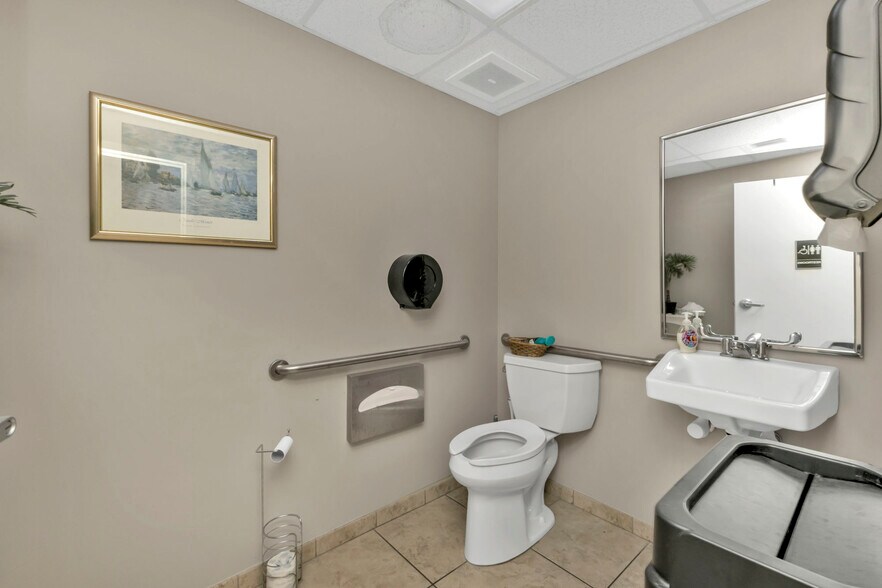 More Photos Of 128 W Charlotte Ave, Punta Gorda Office Residential For Sale