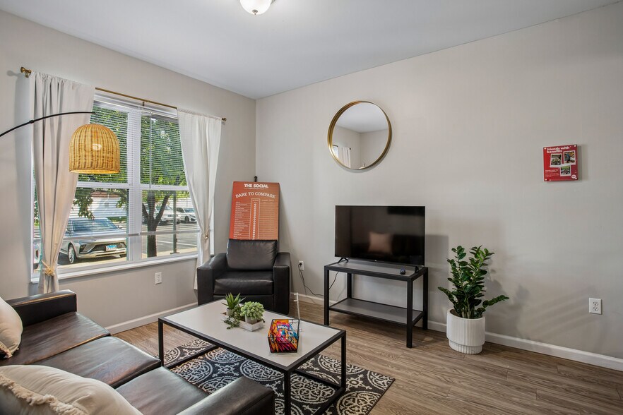 More Photos Of 1 Campus Edge Dr, Edwardsville Apartments For Sale