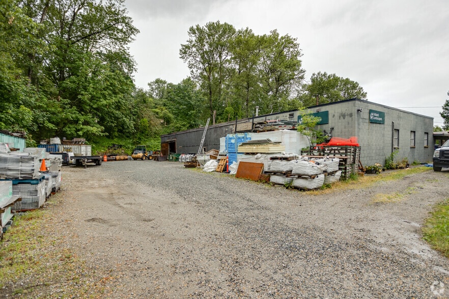 More Photos Of 3745 Keith St, Burnaby Warehouse For Lease