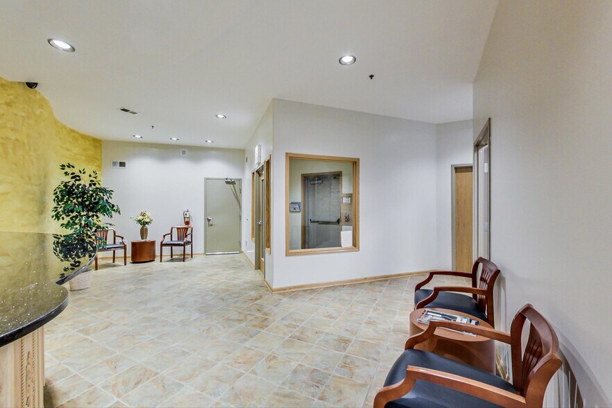 More Photos Of 526 E 114th Pl, Chicago Manufacturing For Lease