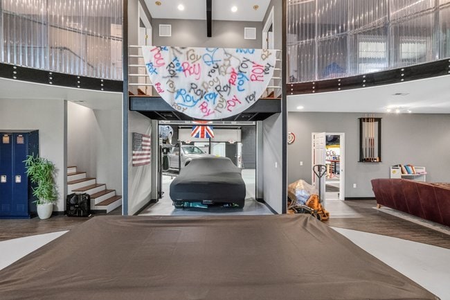 More Photos Of 119 Magnolia Park Dr, Mooresville Showroom For Sale