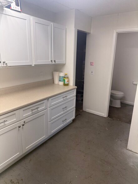 More Photos Of 2135 Utopia Ave, Nashville Warehouse For Lease