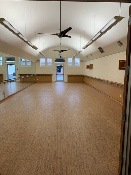 More Photos Of 16315 Monterey Hwy, Morgan Hill Freestanding For Lease