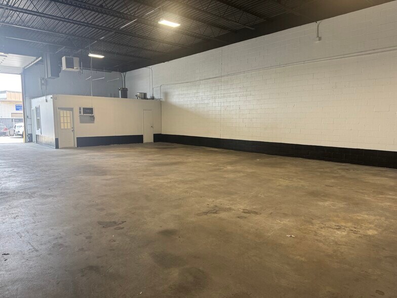 More Photos Of 238 Route 109, Farmingdale Warehouse For Lease