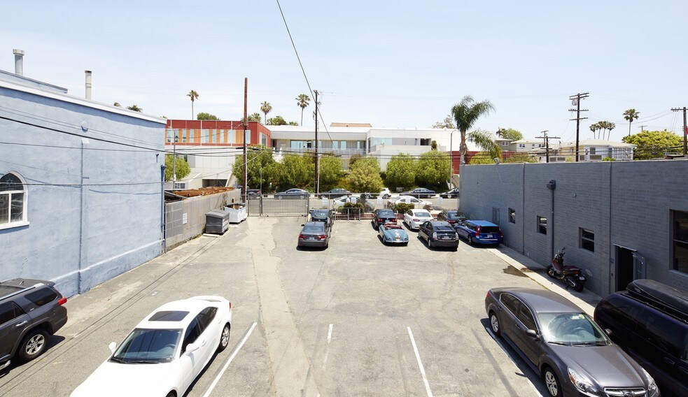 More Photos Of 220 Main St, Venice Storefront Retail Office For Lease