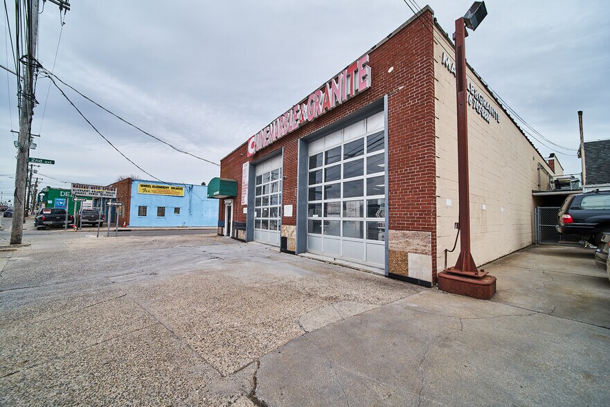 More Photos Of 2100 Jericho Tpke, Garden City Park Warehouse For Lease