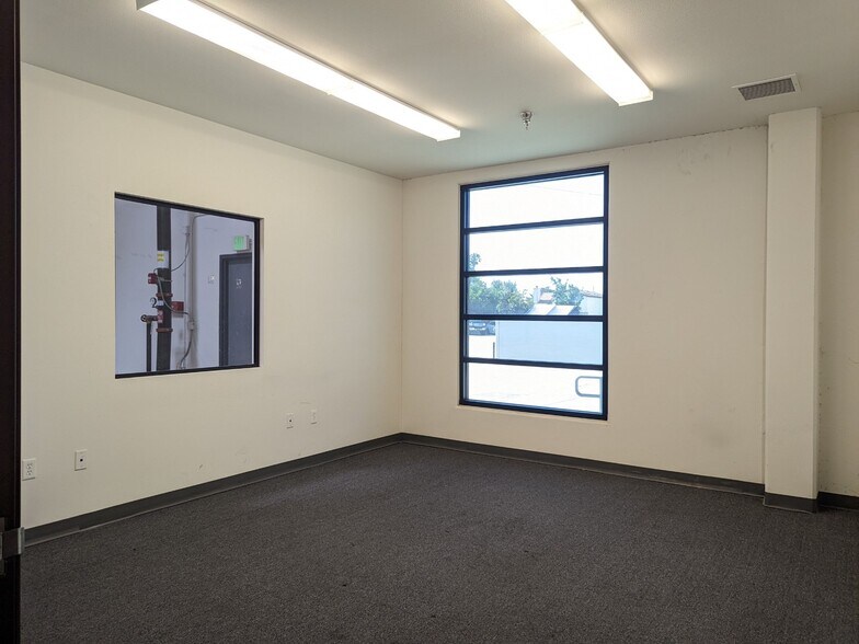 More Photos Of 4730 Littlejohn St, Baldwin Park Warehouse For Lease