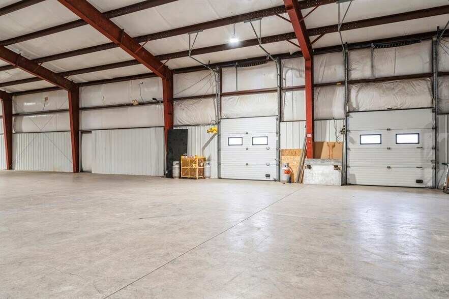 More Photos Of 41 Elkay Dr, Chester Warehouse For Lease