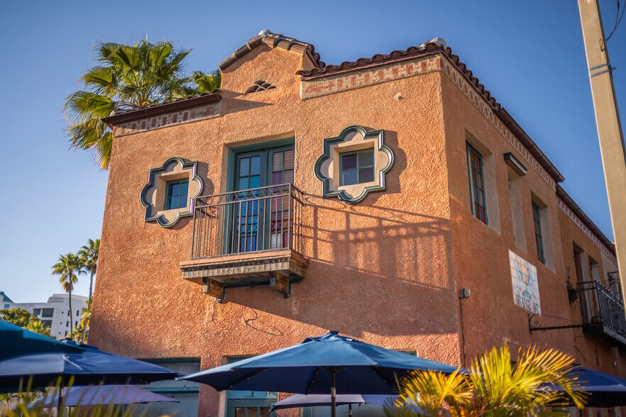 More Photos Of 530-536 S Pineapple Ave, Sarasota Storefront Retail Residential For Sale