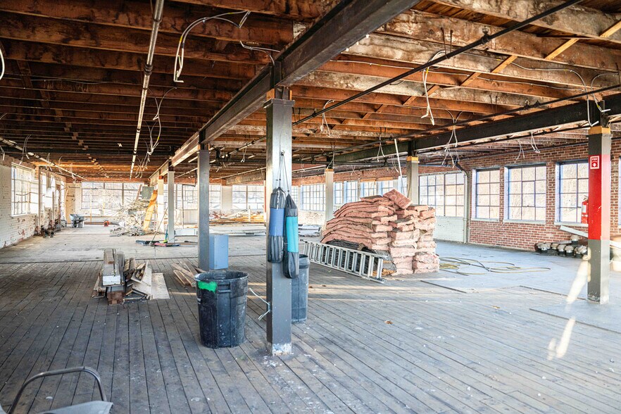 More Photos Of 201 N Missouri Ave, Sedalia Manufacturing For Sale