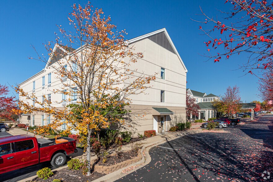 More Photos Of 2204 SE Walton Blvd, Bentonville Hotel For Sale