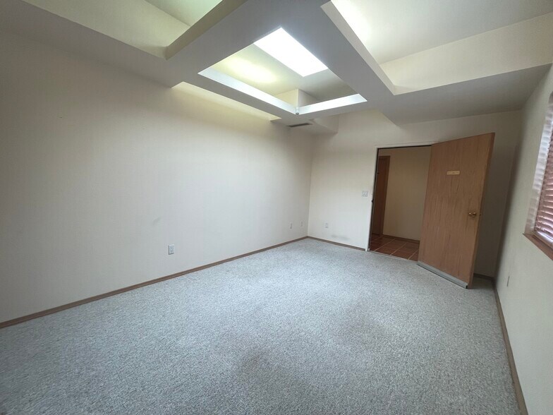 More Photos Of 1709 Girard Blvd NE, Albuquerque Medical For Lease
