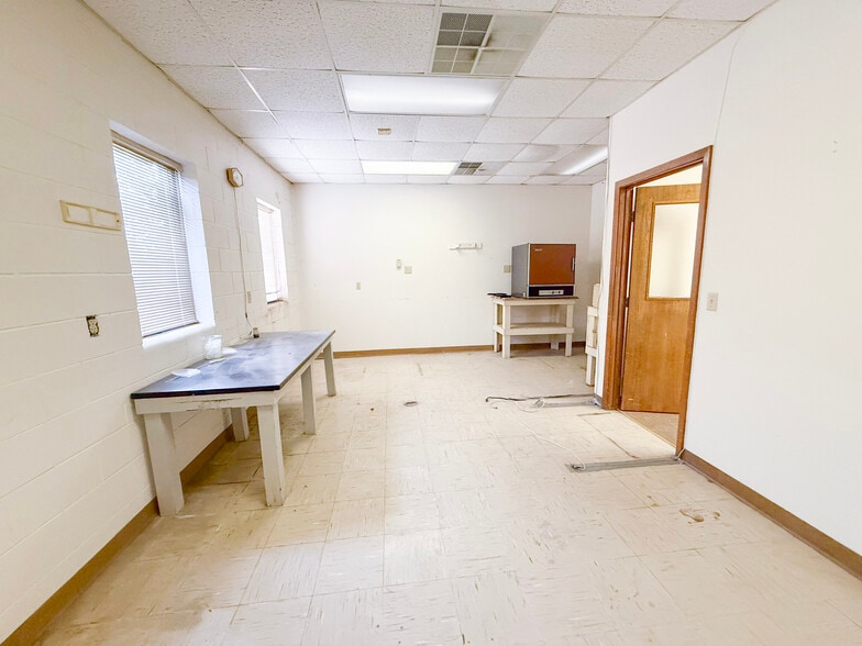 More Photos Of 1901 Carter St, Pampa Office For Sale