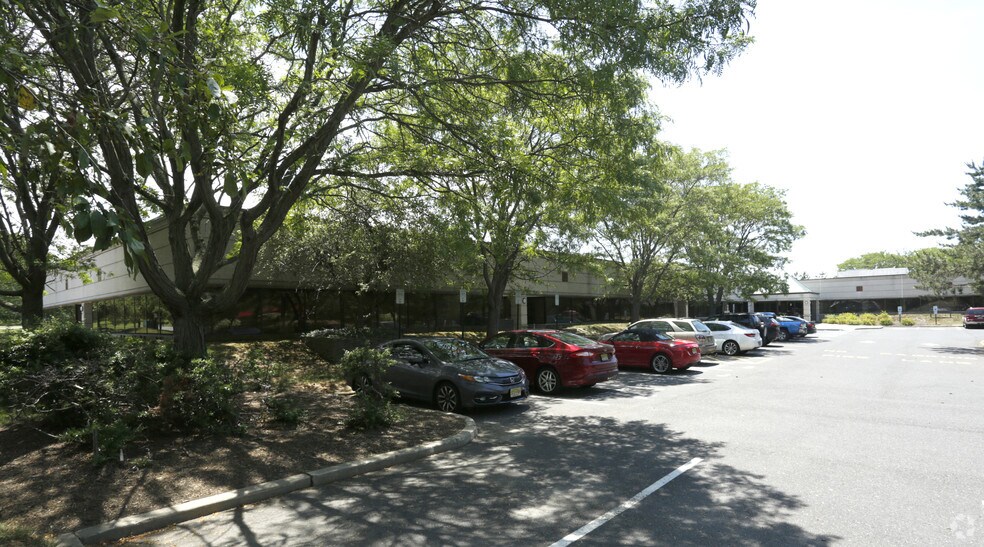 More Photos Of 2 Paragon Way, Freehold Office For Lease
