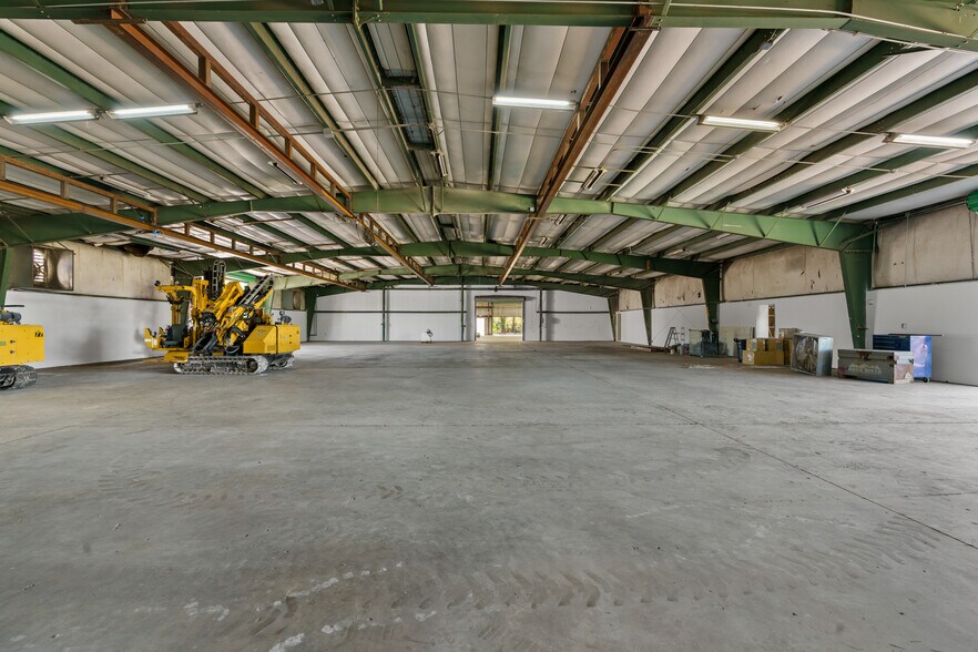 More Photos Of 13595 SE 31st Ave, Summerfield Warehouse For Sale