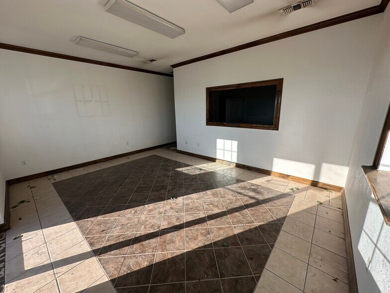 More Photos Of 2227 Wolfcamp Cir, Midland Industrial For Lease