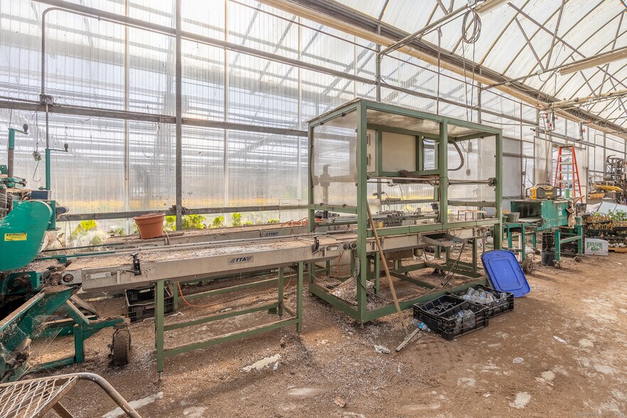 More Photos Of 2035 Scott Rd, Cheshire Specialty For Sale