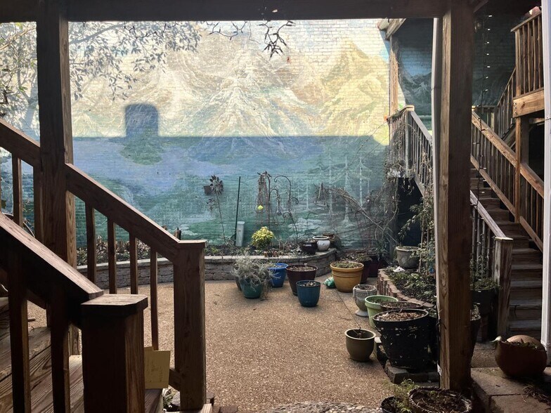 More Photos Of 100 W Broad St, Richmond Storefront Retail Residential For Sale