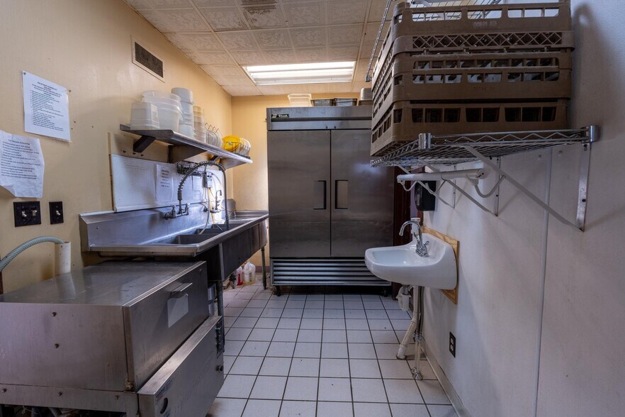 More Photos Of 507 W Wisconsin St, Sparta Flex For Sale